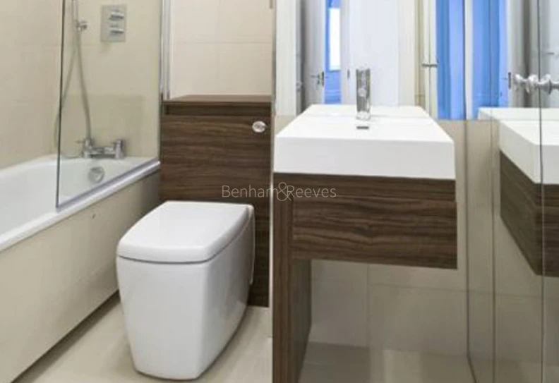 Bathroom view of Paddington Central images 1