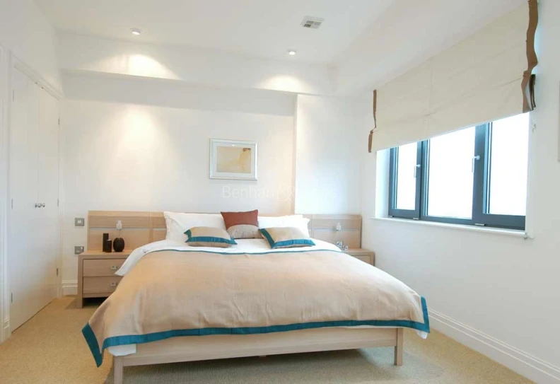 Bedroom view of Paddington Central images 1