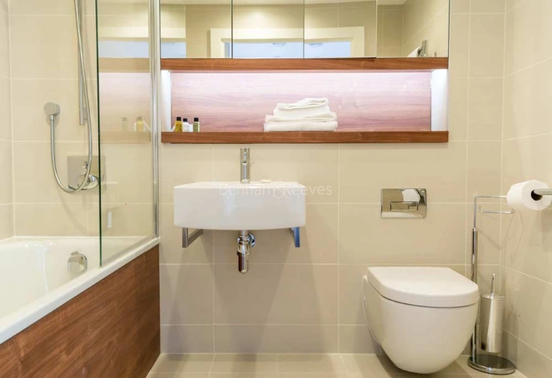 Bathroom view of Paynes & Borthwick images 1