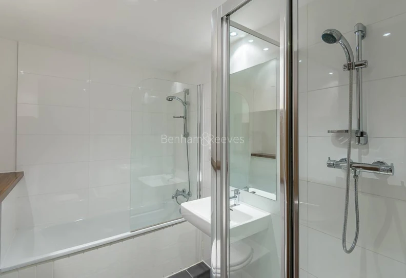 Bathroom view of Pegaso images 1