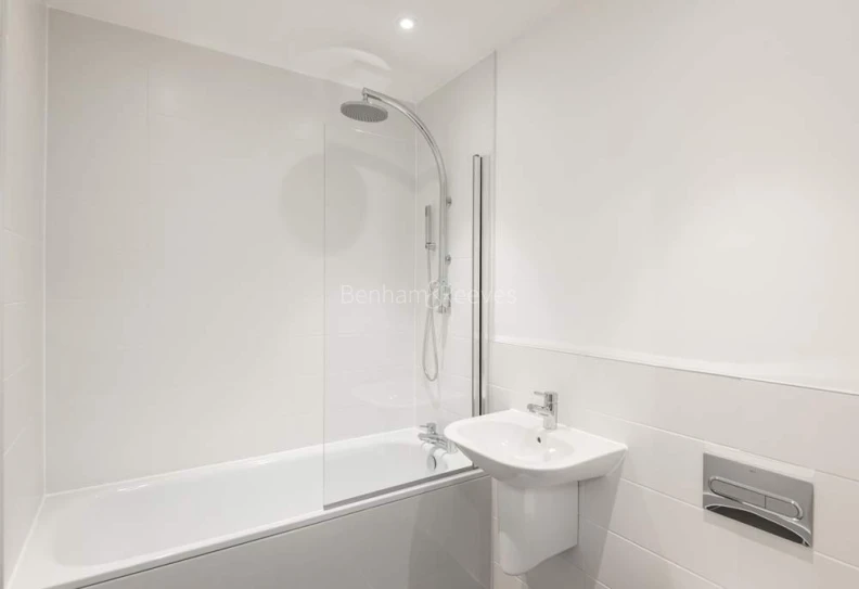 Bathroom view of Platinum Riverside images 1