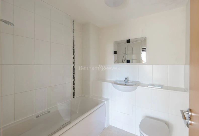 Bathroom view of Pulse images 1