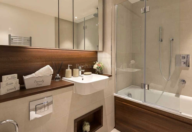 Bathroom view of Putney Rise images 1
