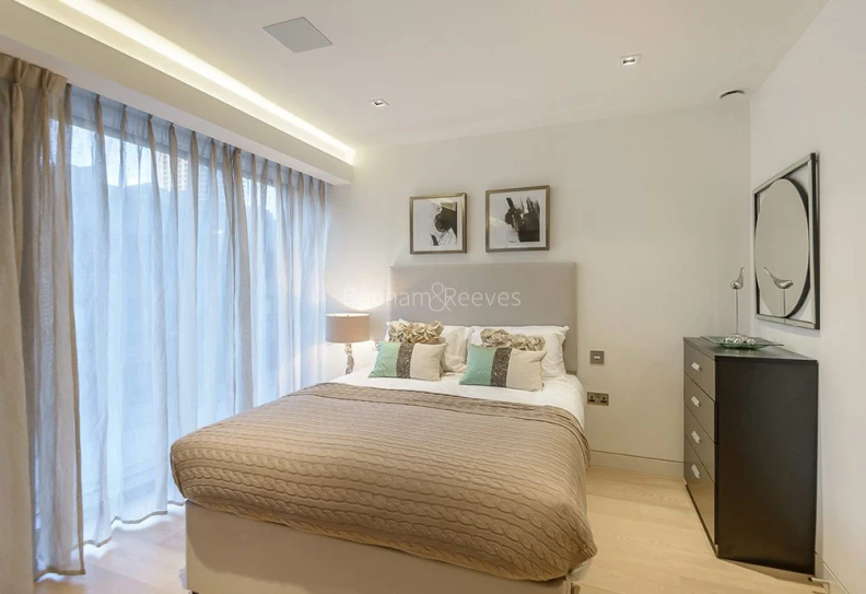 Bedroom view of Roman House images 2