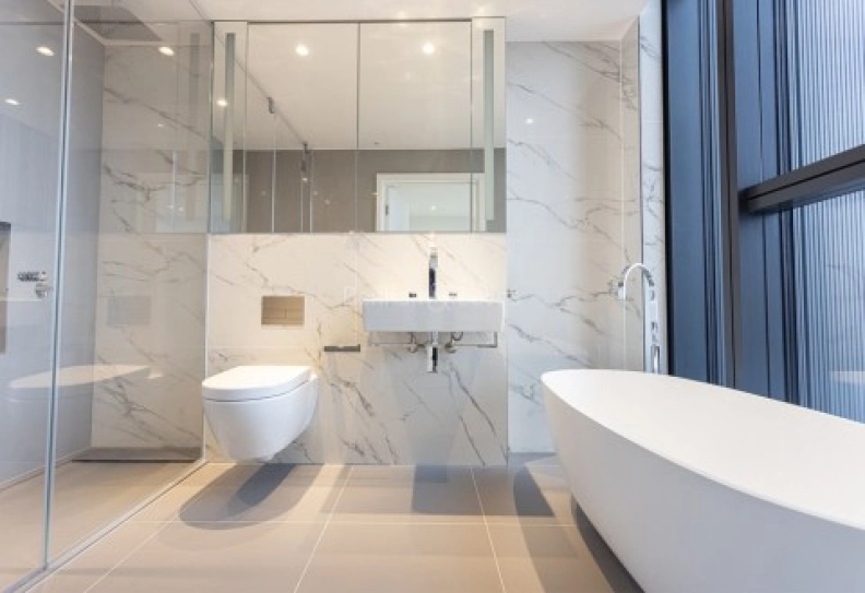 Bathroom view of South Quay Plaza images 2