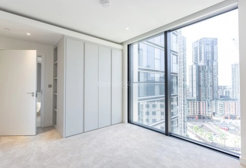 Bedroom view of South Quay Plaza images 1