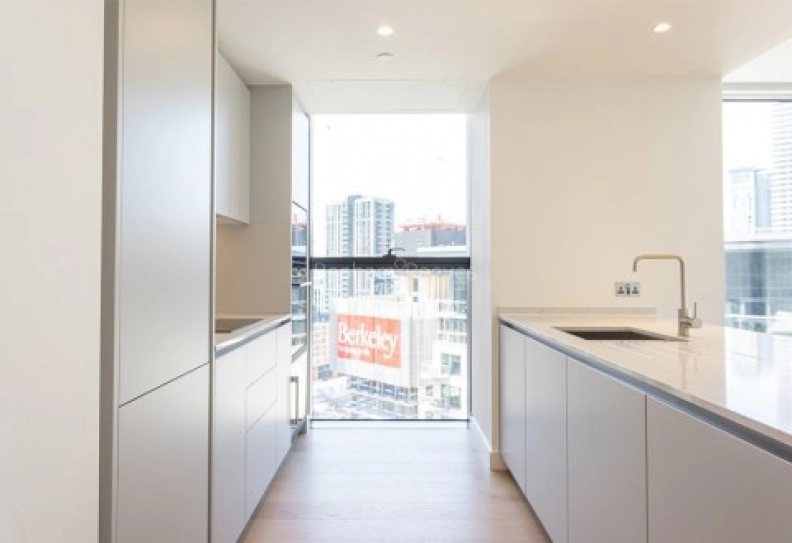 Kitchen view of South Quay Plaza images 3