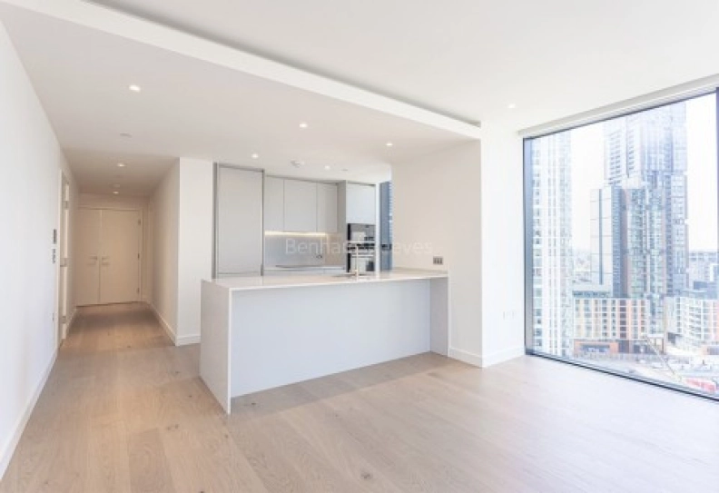 Kitchen view of South Quay Plaza images 1