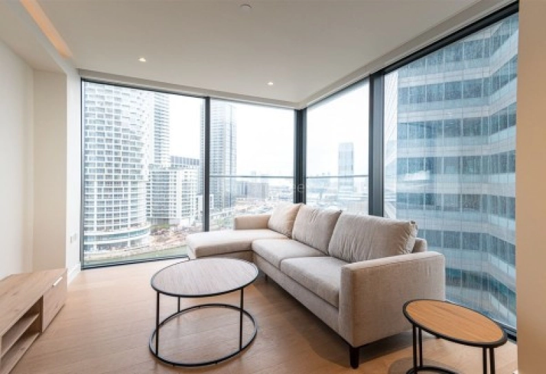 Reception view of South Quay Plaza images 4