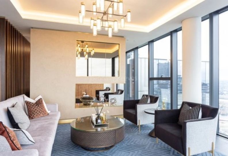 Reception view of South Quay Plaza images 3