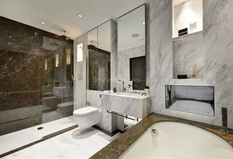 Bathroom view of Sovereign Court images 1