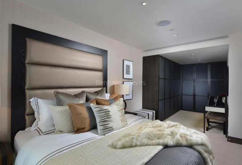 Bedroom view of Sovereign Court images 2