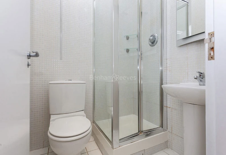 Bathroom view of St Stephens Gardens images 1