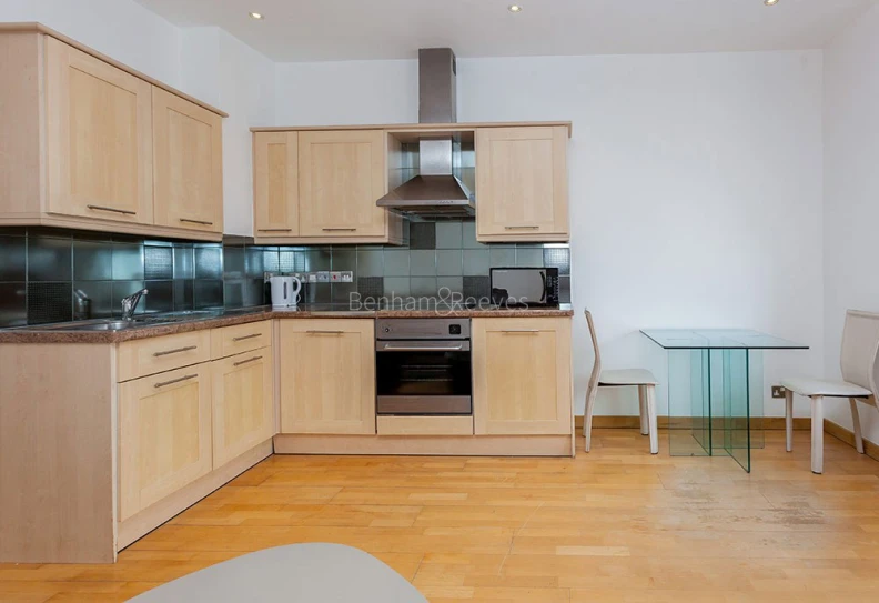 Kitchen view of St Stephens Gardens images 1