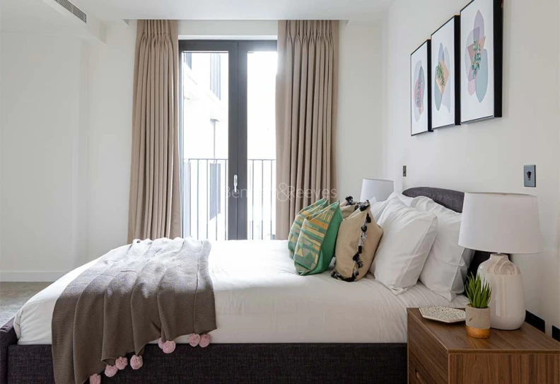 Bedroom view of The Denizen images 1