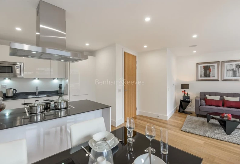 Kitchen view of Tower Bridge Gardens images 2