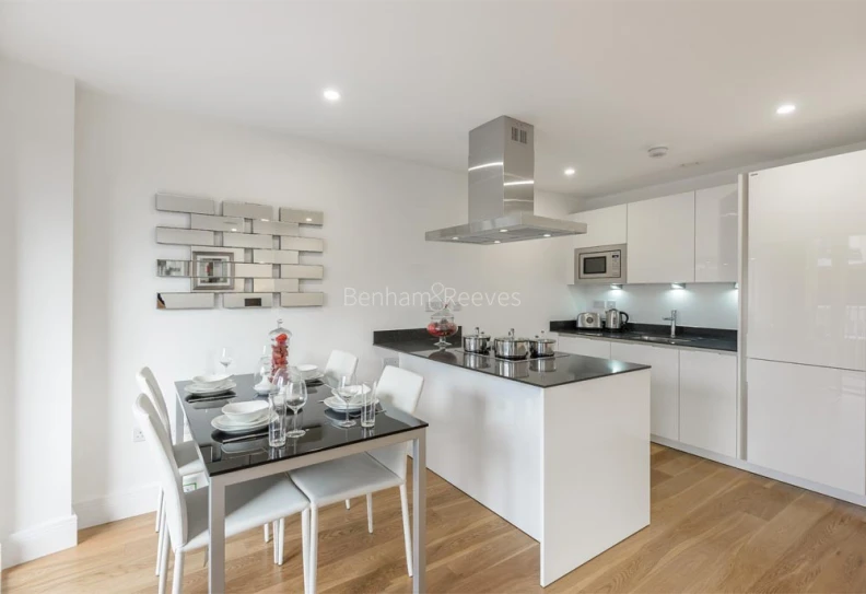 Kitchen view of Tower Bridge Gardens images 1
