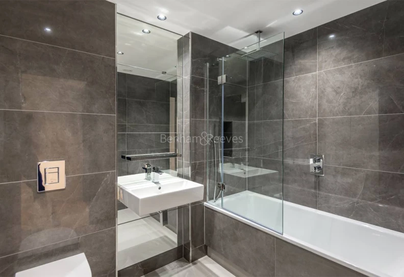 Bathroom view of Vista, Chelsea Bridge images 1