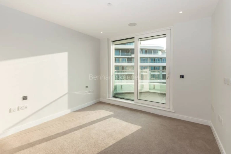 Bedroom view of Vista, Chelsea Bridge images 1