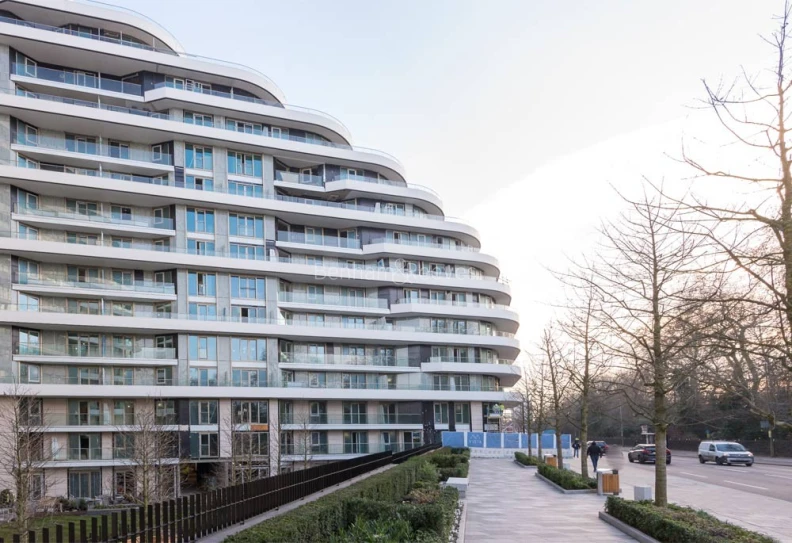 Exterior view of Vista, Chelsea Bridge Image 1