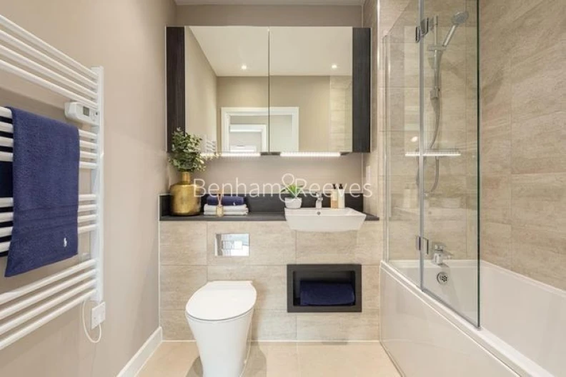 Bathroom view of Western Circus images 1