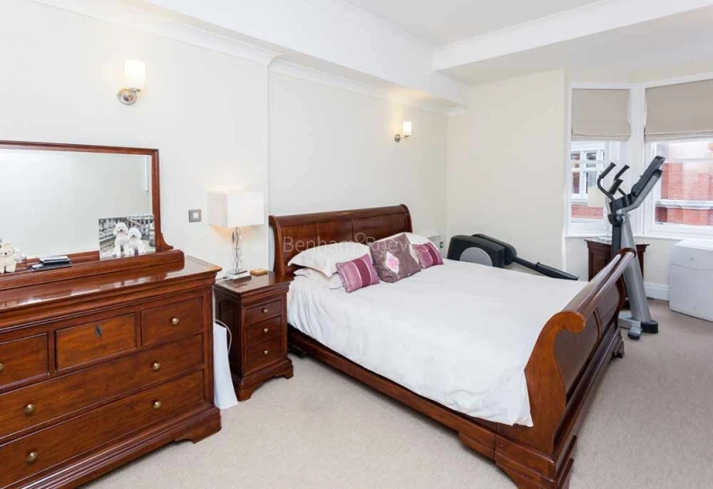 Bedroom view of Whitefriars images 1