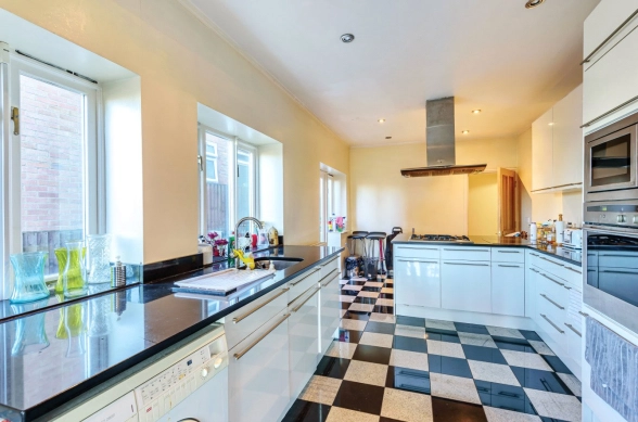 Shepherds Hill, Highgate -image 8