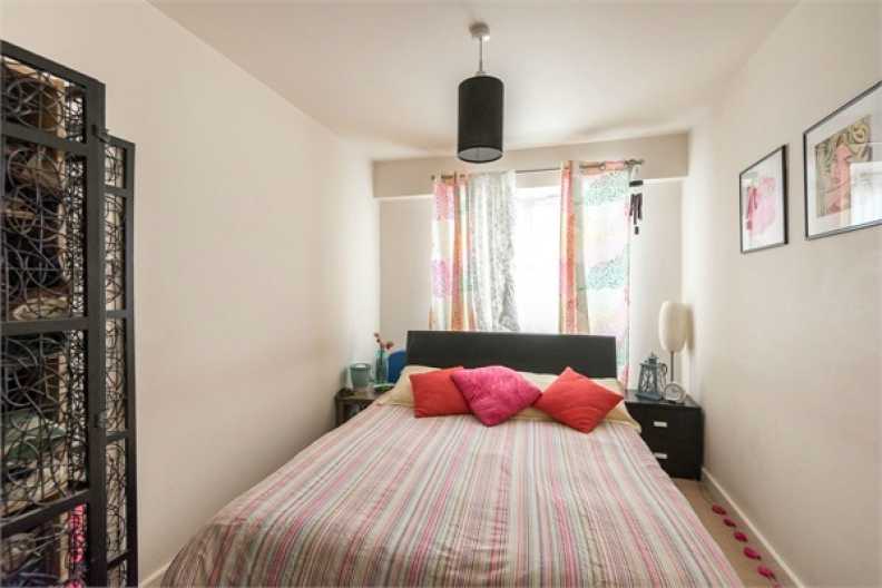 1 bedroom apartments/flats to sale in Heritage Avenue, Beaufort Park, London-image 3