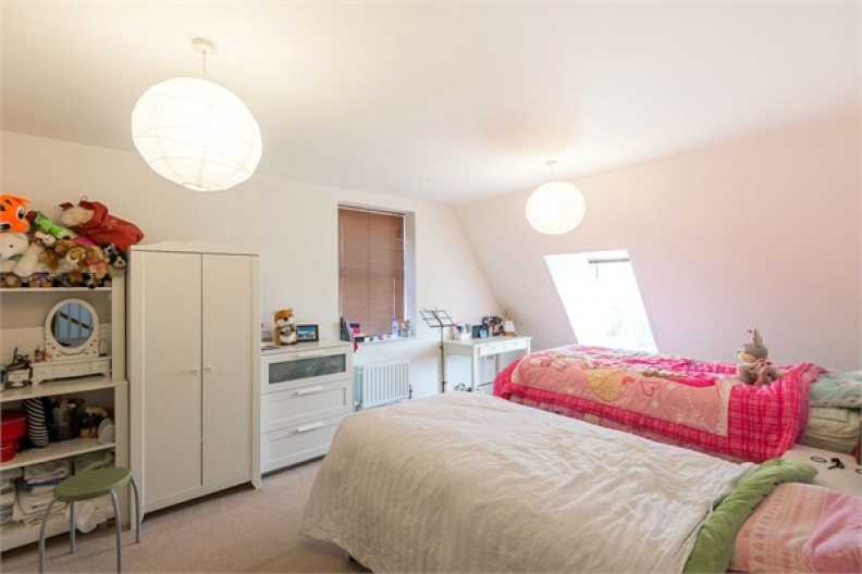 6 bedrooms houses to sale in Worcester Park, Surrey-image 3