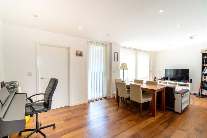 2 bedrooms apartments/flats for sale in Heath Parade, Grahame Park Way, Colindale - NW9 view 4