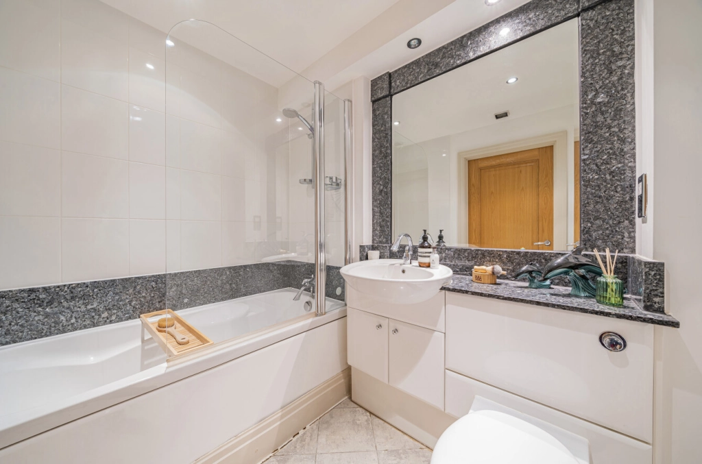 2 bedrooms apartments/flats for sale in The Boulevard, Imperial Wharf - SW6 view 6