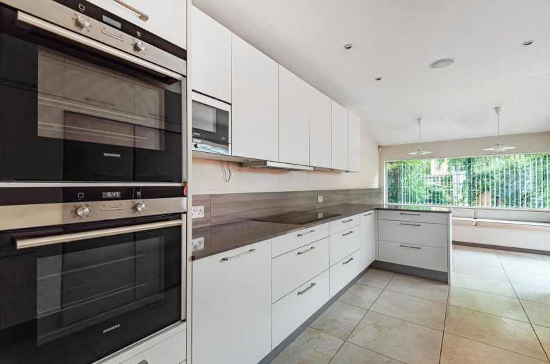 5 bedrooms houses to sale in North End Road, Golders Hill-image 3
