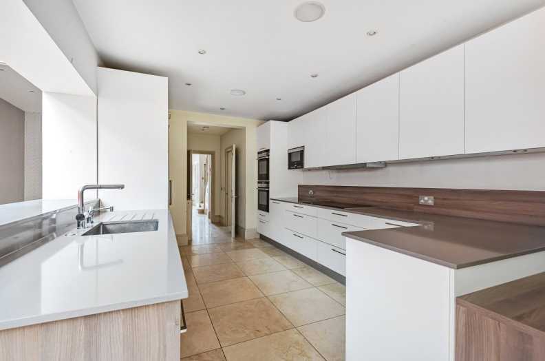 5 bedrooms houses to sale in North End Road, Golders Hill-image 12
