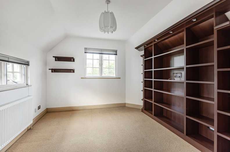 5 bedrooms houses to sale in North End Road, Golders Hill-image 6