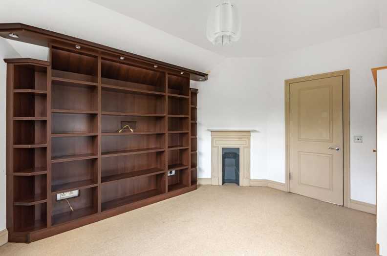 5 bedrooms houses to sale in North End Road, Golders Hill-image 18