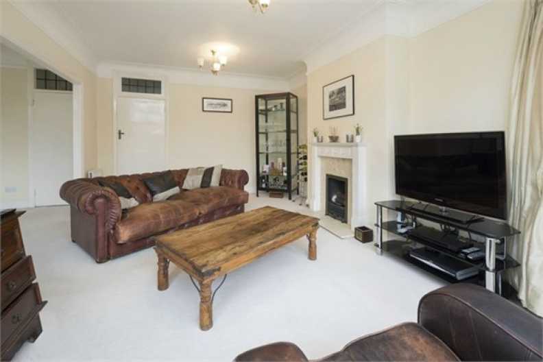 3 bedrooms apartments/flats to sale in Manor Fields, London-image 2