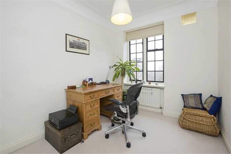 3 bedrooms apartments/flats to sale in Manor Fields, London-image 7