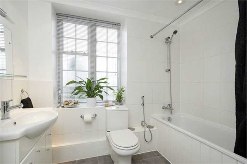 3 bedrooms apartments/flats to sale in Manor Fields, London-image 8