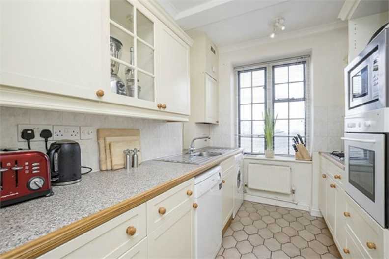 3 bedrooms apartments/flats to sale in Manor Fields, London-image 9