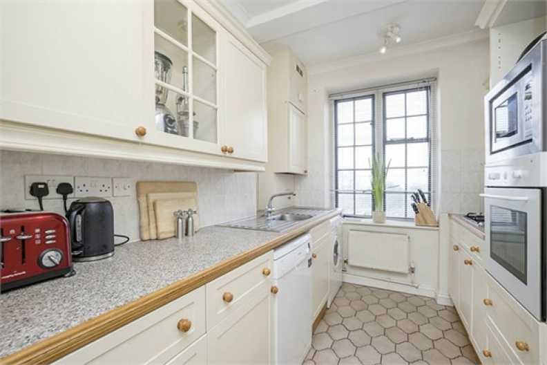 3 bedrooms apartments/flats to sale in Manor Fields, London-image 9