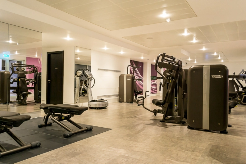 3 bedrooms apartments/flats to sale in Radnor Terrace, Kensington-image 16