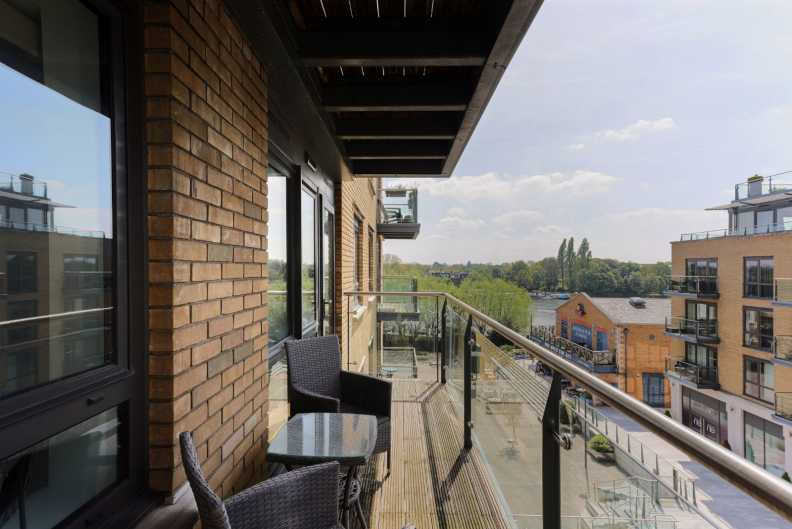 2 bedrooms apartments/flats to sale in Kew Bridge Road, Brentford-image 7