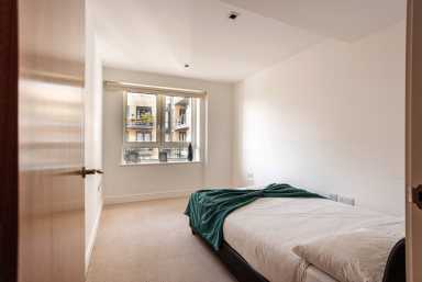 Kew Bridge Road, Brentford - TW8 view 20