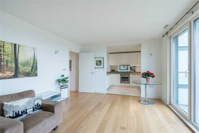 2 bedrooms apartments/flats to sale in Station Approach, Hayes, Greater London-image 5