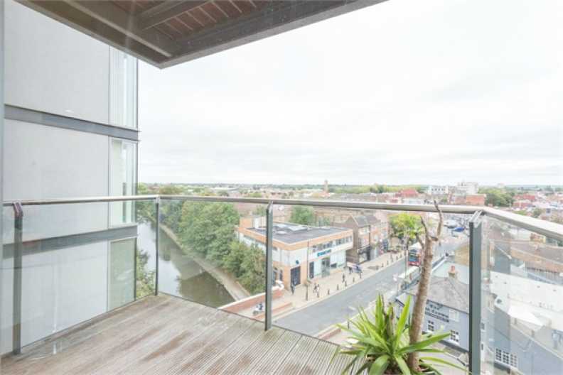2 bedrooms apartments/flats to sale in Station Approach, Hayes, Greater London-image 6