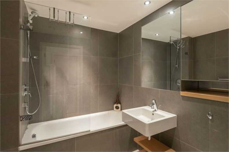 2 bedrooms apartments/flats to sale in Station Approach, Hayes, Greater London-image 8