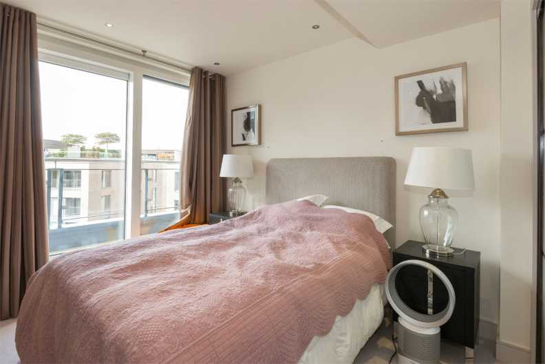 2 bedrooms apartments/flats to sale in Park Street-image 7
