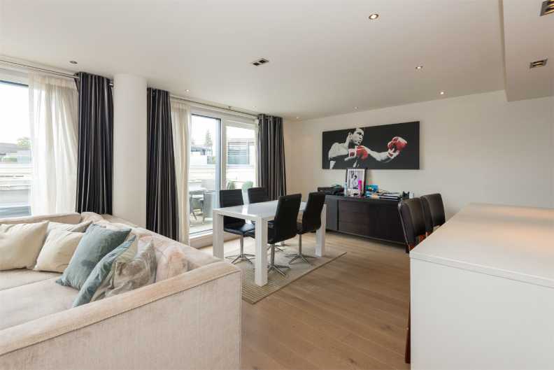 2 bedrooms apartments/flats to sale in Park Street-image 8
