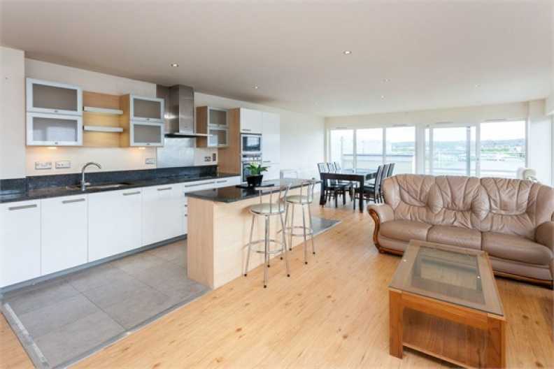3 bedrooms apartments/flats to sale in Boulevard Drive, Beaufort Park, Colindale-image 11