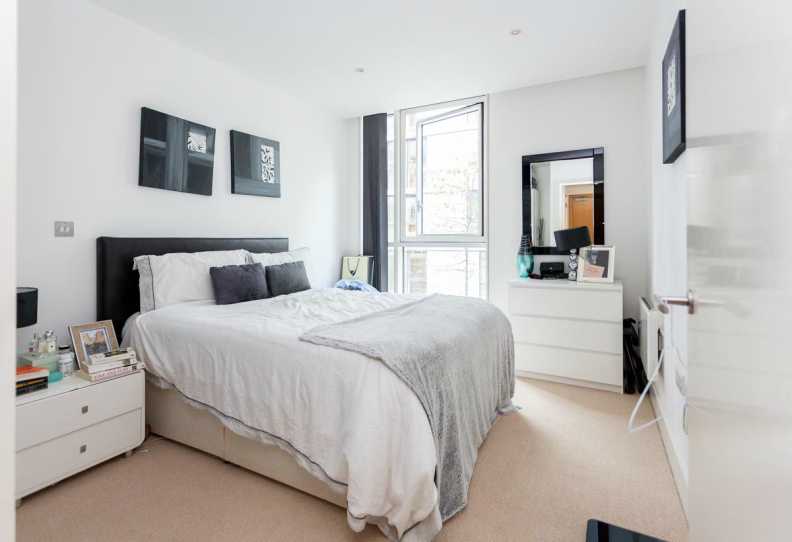 1 bedroom apartments/flats to sale in City Quarter, London-image 4